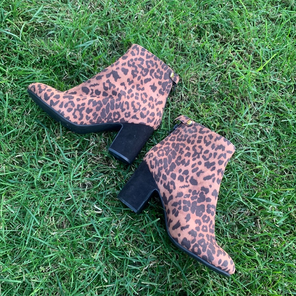 Steve Madden booties size 8